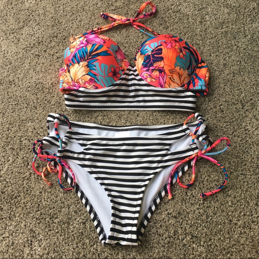 NWOT Tropical Striped Bikini